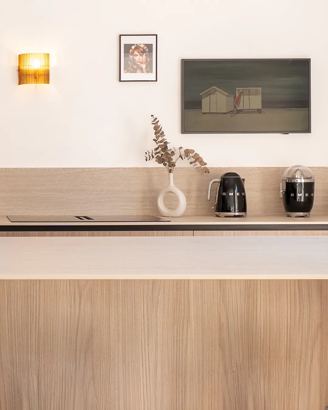 En l con isla equilibrio entre diseno y funcionalidad — cocina a medida de Rosso Home Design en Cádiz