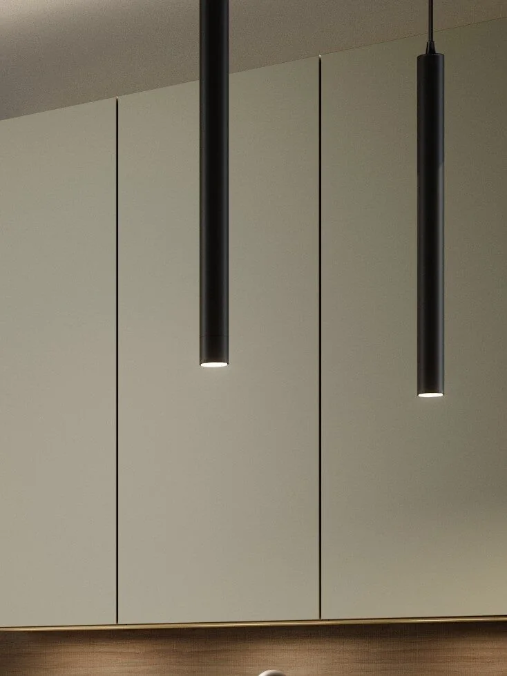 Cocina K7 a medida en Cádiz: columnas de gran altura — Rosso Home Design