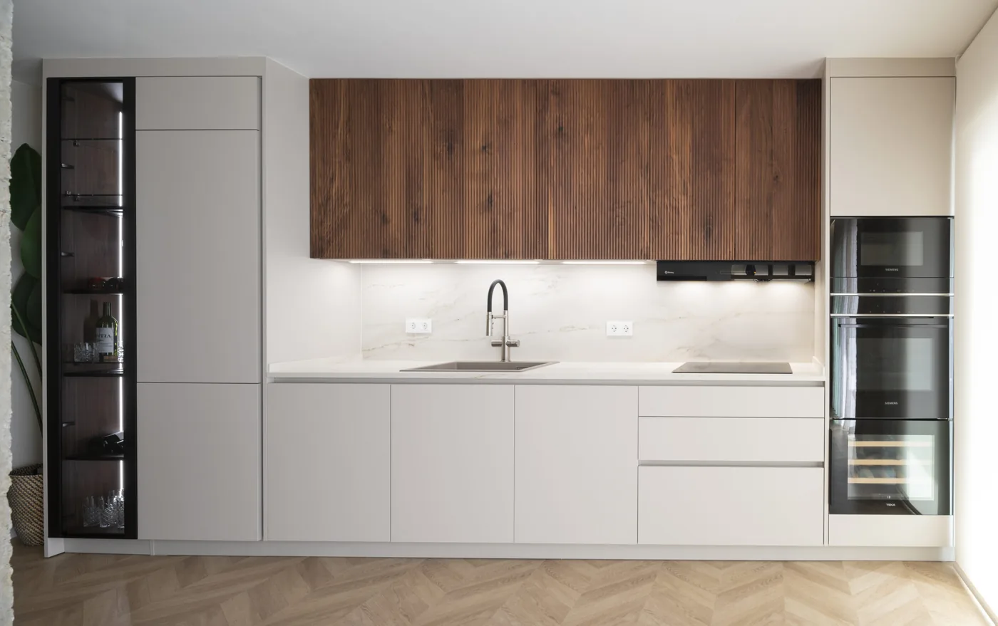 Distribución de cocina a medida en Cádiz — Rosso Home Design