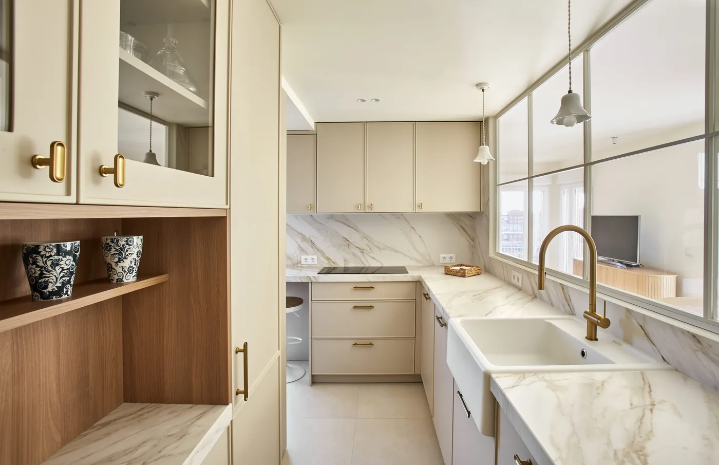 Electrodomésticos integrados en cocina a medida en Cádiz — Rosso Home Design